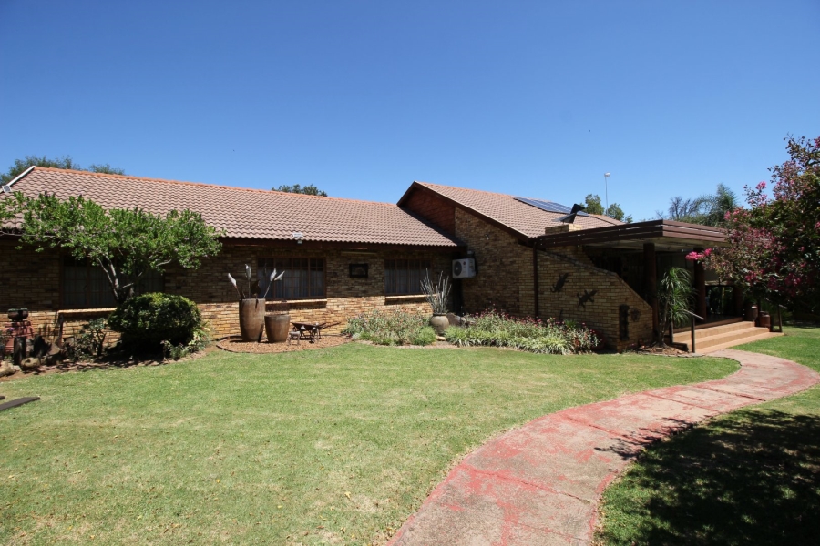 4 Bedroom Property for Sale in Deneysville Free State